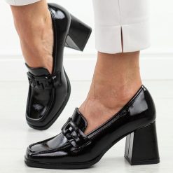 Czarne lakierowane mokasyny damskie na słupku Potocki 12553. Czarne mokasyny POTOCKI, bez wzorów, z lakierowanej skóry. Za 189.00 zł.