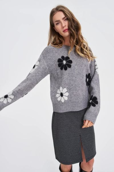 Sweter w kwiaty szary. Szare swetry MOODO, l, bez wzorów, z poliamidu, bez ramiączek. Za 159.99 zł.