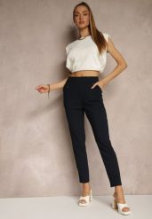Granatowe Spodnie z Wiskozą High Waist z Ozdobnymi Guzikami Redillia. Niebieskie jeansy Renee, bez wzorów, z jeansu, eleganckie, z podwyższonym stanem. W wyprzedaży za 50.99 zł.