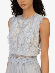 APART Top w kolorze błękitnym rozmiar: 38. Niebieskie topy Apart, bez wzorów, z koronki, bez kołnierzyka, bez ramiączek. Za 186.19 zł.