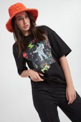 T-shirt damski TWINSET ACTITUDE. T-shirty Twinset Milano, s, bez wzorów, bez kołnierzyka, bez ramiączek. W wyprzedaży za 285.67 zł.