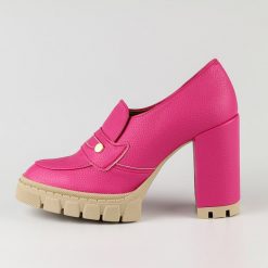 Fuksja groch Polskie mokasyny damskie na słupku, loafersy Deoni D207. Czerwone mokasyny Deoni, bez wzorów, ze skóry. Za 299.00 zł.
