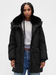 GAP Płaszcz zimowy w kolorze czarnym rozmiar: S. Czarne płaszcze GAP, na zimę, s, bez wzorów, z puchu, bez kaptura. Za 329.42 zł.