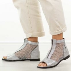 Srebrne sandały damskie Jezzi 24148-5. Szare sandały Jezzi, bez wzorów, z jeansu, eleganckie, bez obcasa, na płaskiej podeszwie, bez zapięcia. Za 219.00 zł.