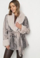 Beżowa Kurtka Futerko z Wiązanym Paskiem Ozdobnymi Mankietami i Kołnierzem Coellame. Brązowe kurtki Born2be, l, bez wzorów, z futra, eleganckie, bez kaptura. Za 389.99 zł.