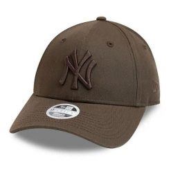 Damska czapka z daszkiem New Era MLB New York Yankees. Brązowe czapki z daszkiem New Era, bez wzorów, sportowe. Za 130.35 zł.
