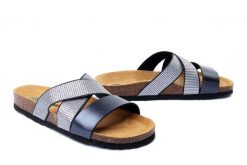 DR. BRINKMANN 700522-01 schwarz, klapki damskie. Czarne klapki Dr. Brinkmann, bez wzorów, bez obcasa, bez zapięcia. Za 239.90 zł.