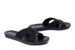 INBLU ME-43 014 czarny, klapki damskie. Czarne klapki Inblu, bez wzorów, bez obcasa, bez zapięcia. Za 47.99 zł.
