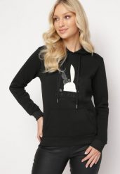 Czarna Bluza Dzianinowa z Kapturem i Nadrukiem Jubida. Czarne bluzy Born2be, l, z aplikacjami, z dzianiny, casualowe, bez ramiączek, z kapturem. W wyprzedaży za 76.49 zł.