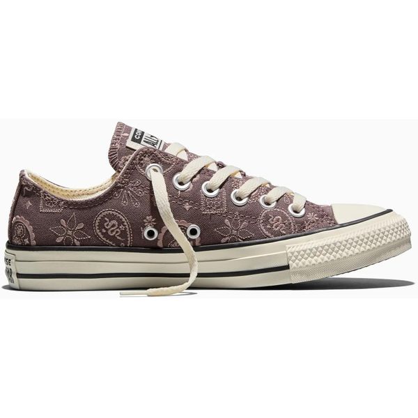 Buty sportowe Converse Chuck Taylor All Star. Fioletowe buty treningowe Converse, bez wzorów, z materiału, bez zapięcia. Za 490.00 zł.