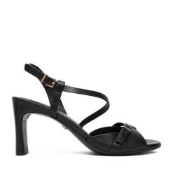 Sandały GINO ROSSI. Czarne sandały Gino Rossi, bez wzorów, bez obcasa, na słupku, bez zapięcia. Za 379.99 zł.