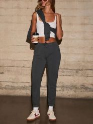 Milan Kiss Spodnie dresowe w kolorze antracytowym rozmiar: XL. Czarne spodnie sportowe Milan Kiss, bez wzorów, z dresówki. Za 165.99 zł.