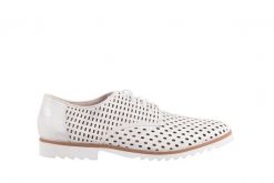 Półbuty Bayla-018 1133-221 White Silver 018505, Biały/Srebrny, Skóra naturalna - 38. Białe półbuty wsuwane Bayla, w ażurowe wzory, ze skóry, bez obcasa. W wyprzedaży za 89.10 zł.
