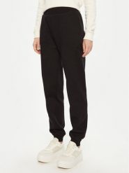 Calvin Klein Jeans Spodnie dresowe Raised J20J224841 Czarny Relaxed Fit. Czarne spodnie dresowe Calvin Klein Jeans, bez wzorów, z dresówki. Za 249.99 zł.