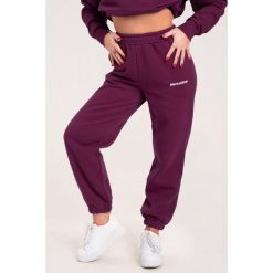 Spodnie fitness damskie Gym Glamour dresowe. Brązowe spodnie dresowe GYM GLAMOUR, bez wzorów, z dresówki. Za 189.99 zł.