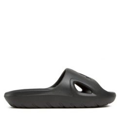 Klapki adidas. Czarne klapki adidas, bez wzorów, sportowe, bez obcasa, bez zapięcia. Za 169.99 zł.