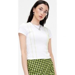 T-shirt z ozdobnymi nitkami - Biały. Białe t-shirty Cropp, l, bez wzorów, bez kołnierzyka, bez ramiączek. W wyprzedaży za 15.99 zł.