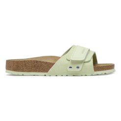 Klapki damskie BIRKENSTOCK OITA W LENB/LEVE FADED LIME. Zielone klapki Birkenstock, bez wzorów, biznesowe, bez obcasa, bez zapięcia. Za 269.99 zł.