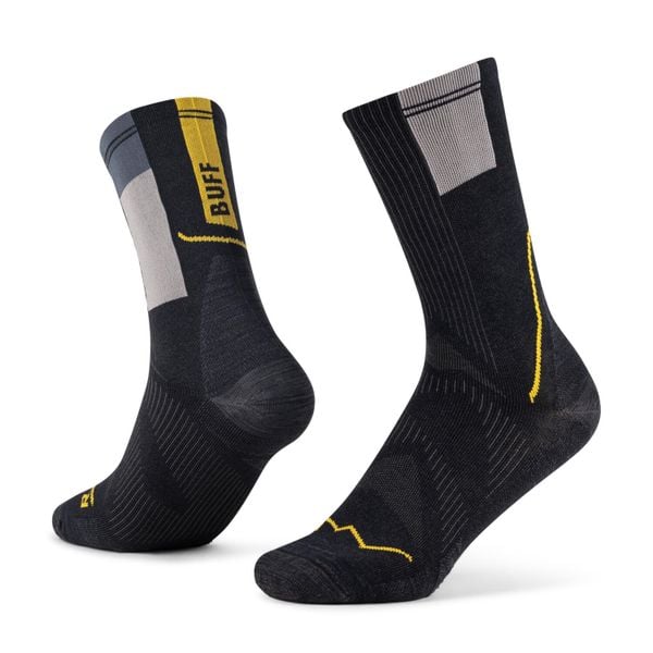 Skarpety biegowe Buff Coolnet Crew Sock CC. Czarne skarpetki Buff, bez wzorów, z elastanu. Za 89.99 zł.