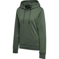 Bluza damska z kapturem Hummel Active Co. Zielone bluzy Hummel, bez wzorów, sportowe, bez ramiączek, z kapturem. Za 299.50 zł.