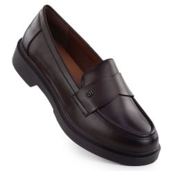 Półbuty damskie mokasyny lordsy brązowe Potocki JE19332. Brązowe mokasyny POTOCKI, bez wzorów, ze skóry ekologicznej. Za 92.00 zł.