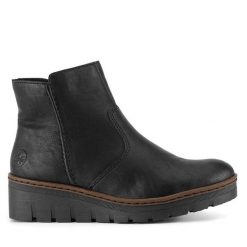 Botki Rieker. Czarne botki Rieker, bez wzorów, bez obcasa, na koturnie, bez zapięcia. Za 263.00 zł.