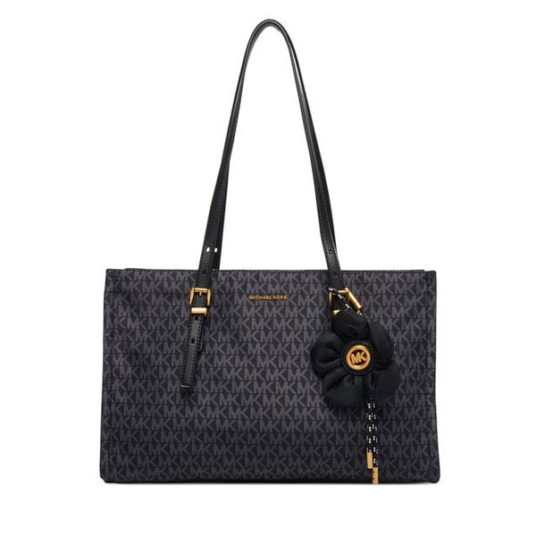 Torebka MICHAEL Michael Kors. Czarne torebki klasyczne MICHAEL Michael Kors, bez wzorów, klasyczne, bez dodatków. Za 773.99 zł.