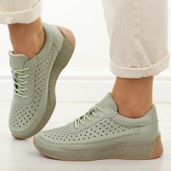 Zielone pikowane skórzane półbuty damskie Sergio Leone sp013. Zielone półbuty wsuwane Sergio Leone, na jesień, bez wzorów, z jeansu, casualowe, z okrągłym noskiem, bez obcasa, na płaskiej podeszwie. Za 209.00 zł.