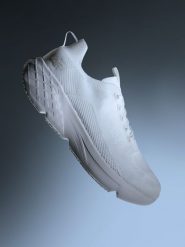 4F Niskie sneakersy sportowe VELOCORE damskie - białe 40. Białe buty sportowe lifestyle 4f, bez wzorów, z dzianiny, klasyczne, bez zapięcia. Za 299.99 zł.