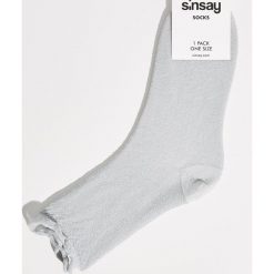 Połyskujące skarpetki - Jasny szar. Skarpetki marki Sinsay. W wyprzedaży za 4.99 zł.