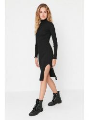 Trendyol Sukienka w kolorze czarnym rozmiar: XL. Czarne sukienki Trendyol, xl, bez wzorów, bez kołnierzyka, bez ramiączek, midi. Za 52.99 zł.