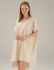 Luźna sukienka z bawełny. Brązowe sukienki Unisono, bez wzorów, z bawełny, bez kołnierzyka, bez ramiączek, mini. Za 139.00 zł.
