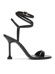 Stuart Weitzman Sandały Naudistini Wrap 100 SM910 Czarny. Czarne sandały Stuart Weitzman, bez wzorów, z lakierowanej skóry, bez obcasa, na szpilce, bez zapięcia. Za 2,319.00 zł.