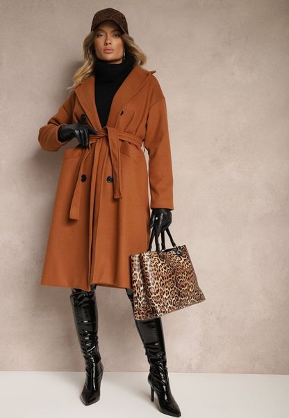 Jasnobrązowy Płaszcz Dwurzędowy Wiązany Meollie. Brązowe płaszcze Renee, na jesień, m, bez wzorów, bez kaptura. Za 129.99 zł.