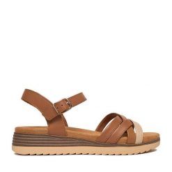 Sandały Lasocki. Brązowe sandały Lasocki, bez wzorów, bez obcasa, na koturnie, bez zapięcia. Za 169.99 zł.