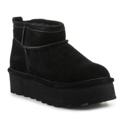 Śniegowce BearPaw Retro Shorty 2940W-884 czarne. Czarne botki bez wzorów, z gumy, retro, bez obcasa, bez zapięcia. Za 681.40 zł.