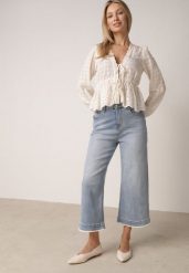 Niebieskie Jeansy Kuloty z Bawełną o Szerokim Kroju z Wysokim Stanem i Perełkami Kharope. Niebieskie jeansy Born2be, bez wzorów, z bawełny, boho, z podwyższonym stanem. Za 109.99 zł.