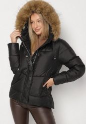 Czarna Pikowana Kurtka o Trapezowym Kroju z Kapturem z Futrem Lanarela. Czarne kurtki Born2be, l, bez wzorów, z jeansu, eleganckie, z kapturem. Za 269.99 zł.