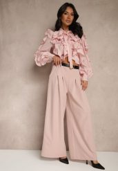 Różowe Eleganckie Szerokie Spodnie Garniturowe z Wiskozą Ozdobione Paskiem Ravinae. Czerwone jeansy Renee, na lato, l, bez wzorów, z jeansu, eleganckie. W wyprzedaży za 56.99 zł.