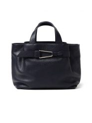 COCCINELLE Skórzana torebka w kolorze granatowym - 26 x 23 x 13 cm rozmiar: onesize. Niebieskie torebki klasyczne Coccinelle, bez wzorów, z materiału, przez ramię, bez dodatków. Za 1,134.04 zł.