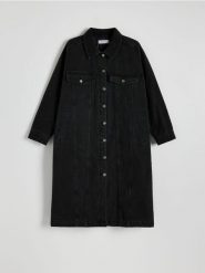 Jeansowy płaszcz - czarny. Czarne płaszcze Reserved, l, bez wzorów, z bawełny, bez kaptura. W wyprzedaży za 99.99 zł.