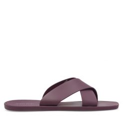 Klapki JENNY. Czerwone klapki Jenny, bez wzorów, bez obcasa, bez zapięcia. Za 39.99 zł.