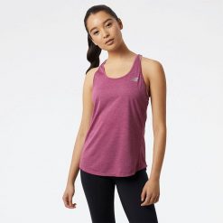 Koszulka damska New Balance WT21260RNH – różowa. Czerwone t-shirty sportowe New Balance, xl, bez wzorów, z poliesteru, bez ramiączek, do biegania. W wyprzedaży za 99.99 zł.