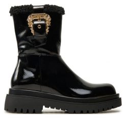 Botki Versace Jeans Couture. Czarne botki Versace Jeans Couture, bez wzorów, z jeansu, bez obcasa, na płaskiej podeszwie, bez zapięcia. Za 719.99 zł.