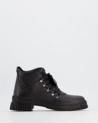 CZARNE BOTKI 6747230 BLACK. Czarne botki Venezia, bez wzorów, ze skóry, bez obcasa, bez zapięcia. Za 199.00 zł.