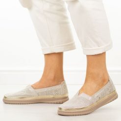 Złote skórzane półbuty damskie Filippo Dp7660/26. Żółte półbuty wsuwane Filippo, na lato, bez wzorów, z jeansu, casualowe, z okrągłym noskiem, bez obcasa, na płaskiej podeszwie. Za 219.00 zł.