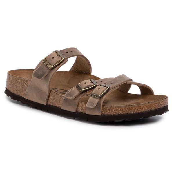Klapki Birkenstock. Brązowe klapki Birkenstock, bez wzorów, bez obcasa, bez zapięcia. Za 499.99 zł.