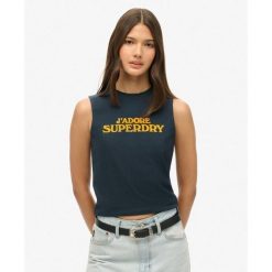 Luksusowy, dopasowany top sportowy z grafiką. Niebieskie bielizna termoaktywna damska Superdry, bez wzorów, bez ramiączek, na fitness i siłownię. W wyprzedaży za 137.60 zł.