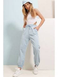 Trend Alacati Spodnie dresowe "Trend Alaçat Stili" w kolorze błękitnym rozmiar: M. Niebieskie spodnie dresowe Trend Alacati, bez wzorów, z bawełny. Za 52.99 zł.