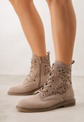 Ciemnobeżowe Ażurowe Botki Skórzane Adeis. Brązowe botki Born2be, w ażurowe wzory, z jeansu, bez obcasa, na płaskiej podeszwie, bez zapięcia. Za 189.99 zł.